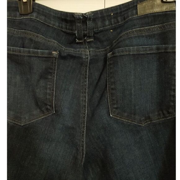 Women's DKNY Slim Boot Cut Jeans Size 14 fits like 12 EUC - Picture 6 of 8